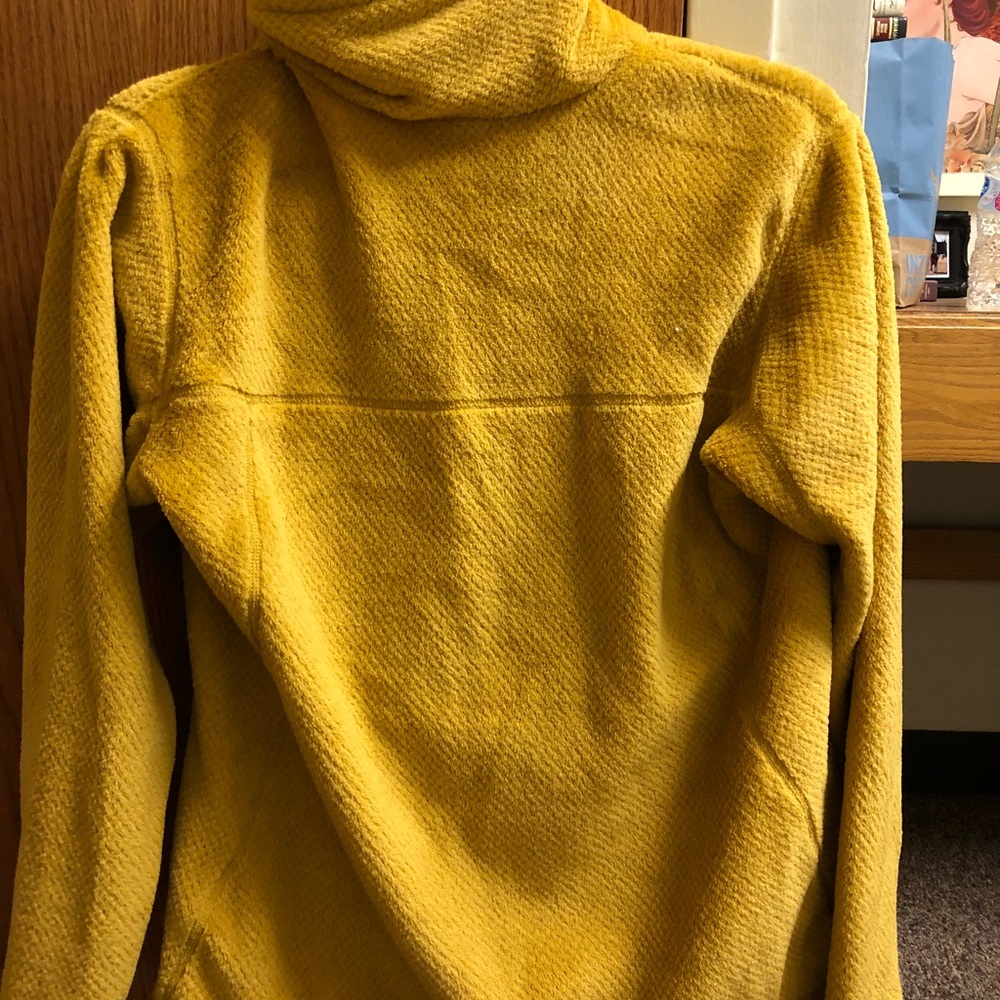 Like new (worn once) Patagonia fleece pullover